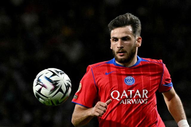 Paris Saint-Germain's Georgian forward #07 Khvicha Kvaratskhelia eyes the ball during the French L1 football match between Toulouse FC and Paris Saint-Germain at The TFC Stadium in Toulouse, southwestern France on August 30, 2025. (Photo by Lionel BONAVENTURE / AFP)