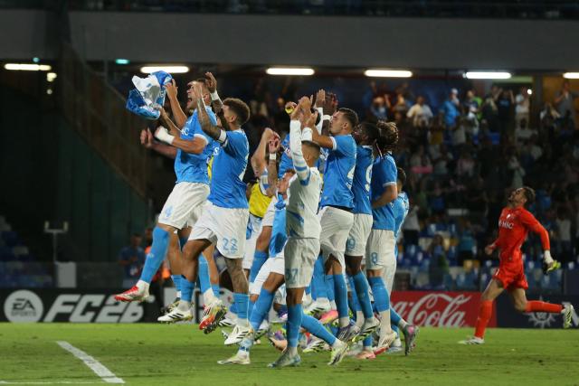 Napoli's players celebrate their victory at the end of the Italian Serie A football match SSC Napoli vs Cagliari Calcio on August 30, 2025 at the Diego Armando-Maradona stadium. (Photo by CARLO HERMANN / AFP)