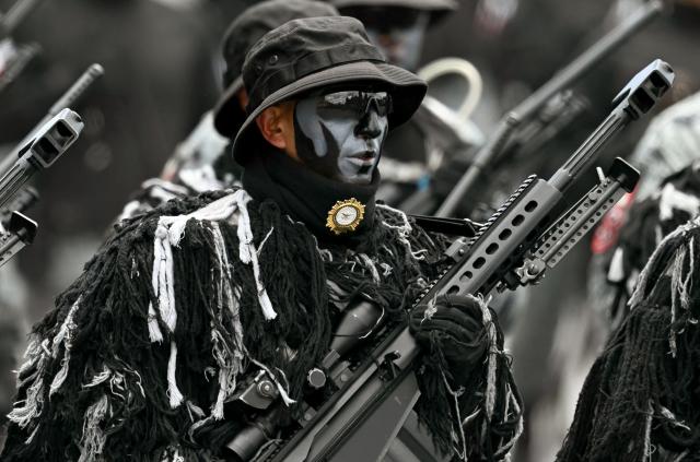 A member of the Mexican Armed Forces takes part in a military parade to commemorate Mexico's independence in Mexico City on September 16, 2025. (Photo by YURI CORTEZ / AFP)