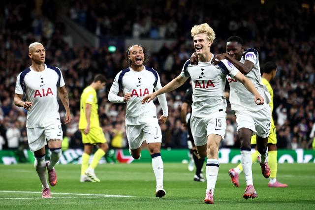 Tottenham Hotspur's Swedish midfielder #15 Lucas Bergvall (2R) celebrates the team's first goal during the UEFA Champions League football league stage match between Tottenham Hotspur and Villarreal at the Tottenham Hotspur Stadium in London, on September 16, 2025. (Photo by HENRY NICHOLLS / AFP)