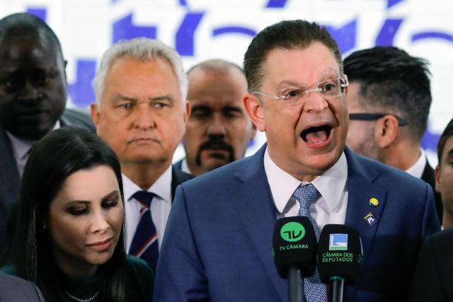 Liberal Party leader Sostenes Cavalcante (R) speaks next to congresswoman Caroline de Toni to announce that congressman Eduardo Bolsonaro will be the new leader of the opposition parties in the chamber, despite being outside Brazil, at the Chamber of Deputies in Brasilia, on September 16, 2025. (Photo by Sergio Lima / AFP)