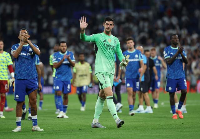 Real Madrid's Belgian goalkeeper #01 Thibaut Courtois waves at the end of the UEFA Champions League first round day 1 football match between Real Madrid CF and Olympique de Marseille at the Santiago Bernabeu stadium in Madrid on September 16, 2025. (Photo by Pierre-Philippe MARCOU / AFP)