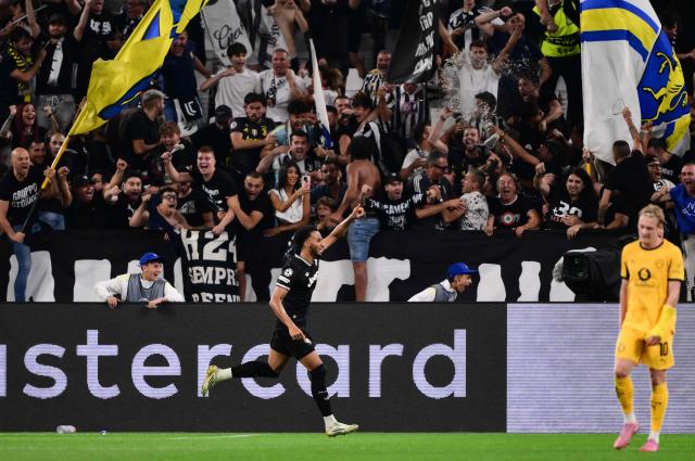 Juventus' English defender #06 Lloyd Kelly celebrates scoring his team's fourth goal during the UEFA Champions League first round day 1 football match between Juventus and Borussia Dortmund at the Allianz stadium in Turin, northern Italy, on September 16, 2025. (Photo by Marco BERTORELLO / AFP)