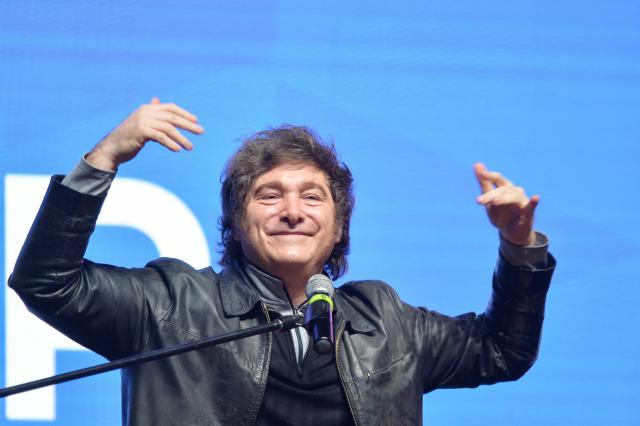 Argentina's President Javier Milei gestures during a meeting with young people from the Industrial Entrepreneurs Forum of Paraguay (FEIP) at the headquarters of the National Sports Secretariat (SND) in Asuncion on September 16, 2025. (Photo by Daniel DUARTE / AFP)