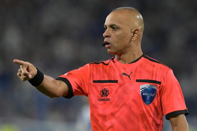 Brazilian referee Wilton Pereira Sampaio gestures during the Copa Libertadores quarterfinal first leg all-Argentine football match between Velez Sarsfield and Racing at the Jose Amalfitani Stadium in Buenos Aires on September 16, 2025. (Photo by JUAN MABROMATA / AFP)