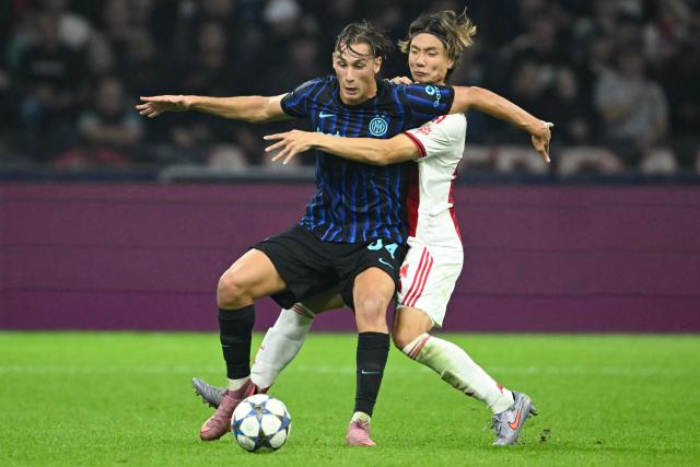 Inter Milan's Italian forward #94 Pio Esposito (L) and Ajax's Japanese defender #04 Ko Itakura (R) fight for the ball during the UEFA Champions League first round day 1 football match between Ajax Amsterdam and Inter Milan, at the Johan Cruijff ArenA in Amsterdam, on September 17, 2025. (Photo by NICOLAS TUCAT / AFP)