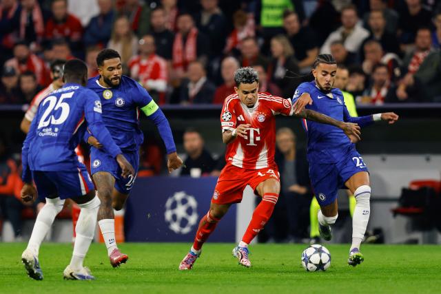 Chelsea's Brazilian forward #20 Joao Pedro (R), Chelsea's English defender #24 Reece James (2L) and Chelsea's Ecuadorian midfielder #25 Moises Caicedo (L) vie for the ball with  Bayern Munich's Colombian forward #14 Luis Diaz (2R) during the UEFA Champions League football match between FC Bayern Munich and Chelsea FC in Munich, southern Germany on September 17, 2025. (Photo by Alexandra BEIER / AFP)