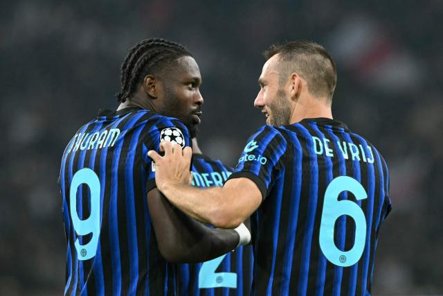 Inter Milan's French forward #09 Marcus Thuram (L) celebrates with Inter Milan's Dutch defender #06 Stefan de Vrij (R) after scoring his team's second goal during the UEFA Champions League first round day 1 football match between Ajax Amsterdam and Inter Milan, at the Johan Cruijff ArenA in Amsterdam, on September 17, 2025. (Photo by NICOLAS TUCAT / AFP)