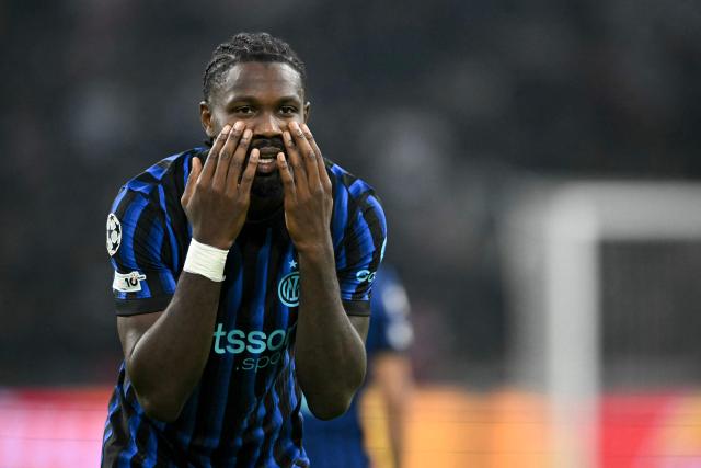 Inter Milan's French forward #09 Marcus Thuram celebrates scoring his team's second goal during the UEFA Champions League first round day 1 football match between Ajax Amsterdam and Inter Milan, at the Johan Cruijff ArenA in Amsterdam, on September 17, 2025. (Photo by NICOLAS TUCAT / AFP)