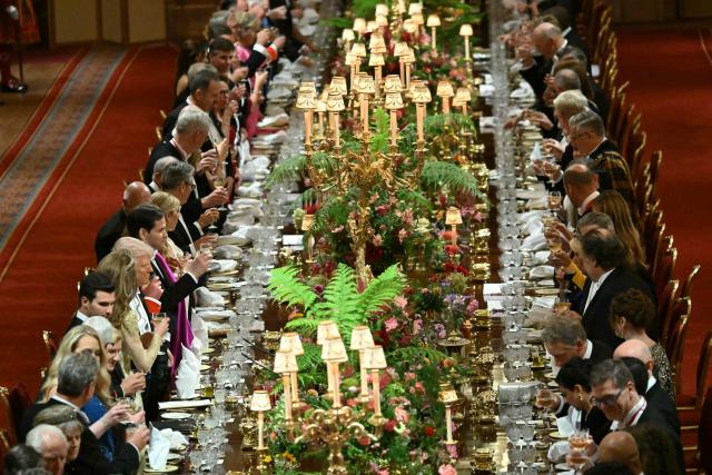 Guests raise their glasses for a toast at a State Banquet at Windsor Castle, in Windsor, on September 17, 2025, during the second State Visit of US President Donald Trump. US President Donald Trump arrived in Britain for an unprecedented second State Visit, with the UK government rolling out a royal red carpet welcome to win over the mercurial leader. (Photo by ANDREW CABALLERO-REYNOLDS / POOL / AFP)