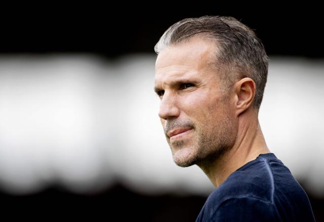 Feyenoord's coach Robin van Persie looks on during the Dutch Eredivisie football match between Sparta Rotterdam and Feyenoord Rotterdam at Sparta Stadion Het Kasteel in Rotterdam, on August 31, 2025. (Photo by Koen van Weel / ANP / AFP) / Netherlands OUT
