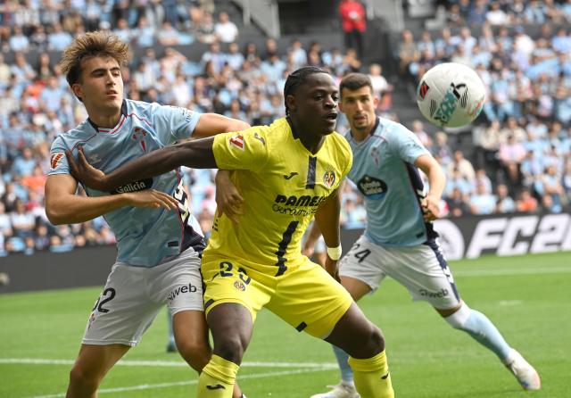 Celta Vigo's Spanish defender #32 Javier Rodriguez fights for the ball with Villarreal's Cameroonian forward #29 Karl Etta Eyong during the Spanish league football match between RC Celta de Vigo and Villarreal CF at the Balaidos stadium in Vigo, on August 31, 2025. (Photo by Miguel RIOPA / AFP)