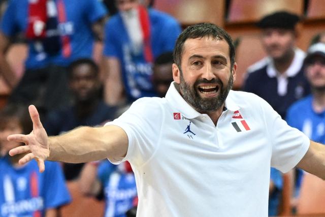France's head coach Frederic Fauthoux reacts during the FIBA EuroBasket 2025 Group D basketball match between Israel and France at the Spodek Arena in Katowice, Poland on August 31, 2025. (Photo by Sergei GAPON / AFP)