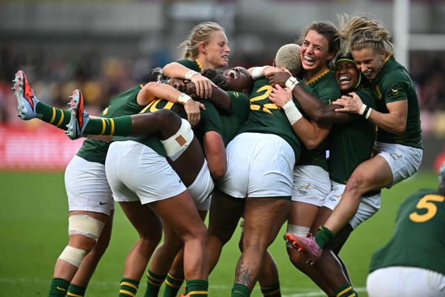 TOPSHOT - South Africa's players celebrate their win on the final whistle in the Women’s Rugby World Cup pool D match between Italy and South Africa at York Community Stadium, York, northern England, on August 31, 2025. (Photo by Paul ELLIS / AFP)