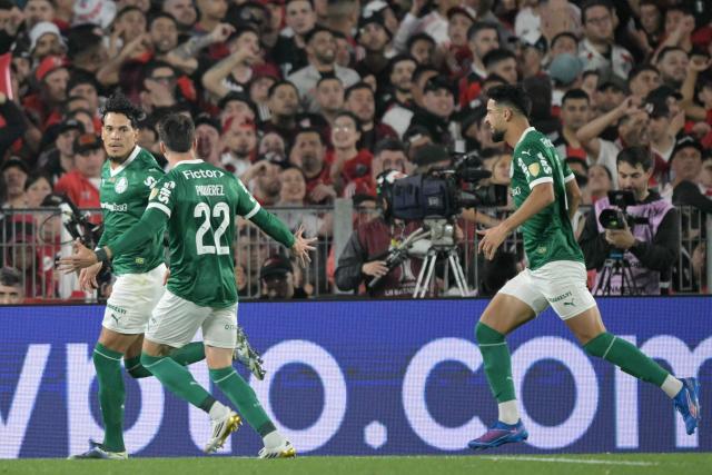 Palmeiras' Paraguayan defender #15 Gustavo Gomez (L) celebrates with teammate Uruguayan defender #22 Joaquin Piquerez (C) after scoring his team's first goal during the Copa Libertadores quarterfinal first leg football match between Argentina's River Plate and Brazil's Palmeiras at the MAS Monumental Stadium in Buenos Aires on September 17, 2025. (Photo by Juan MABROMATA / AFP)