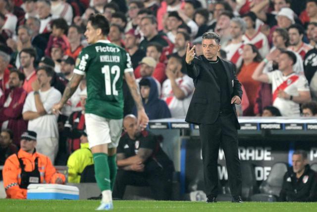 River Plate's head coach Marcelo Gallardo gestures during the Copa Libertadores quarterfinal first leg football match between Argentina's River Plate and Brazil's Palmeiras at the MAS Monumental Stadium in Buenos Aires on September 17, 2025. (Photo by Juan MABROMATA / AFP)