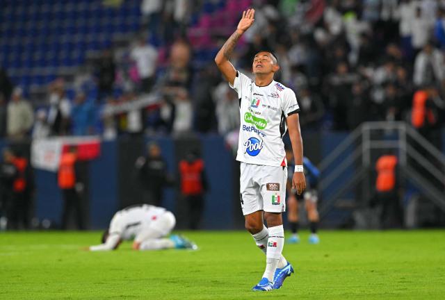 Once Caldas' defender #34 Jorge Cardona reacts at the end of the Copa Sudamericana quarterfinal first leg football match between Ecuador's Independiente del Valle and Colombia's Once Caldas at the Banco Guayaquil Stadium in Quito on September 17, 2025. (Photo by Rodrigo BUENDIA / AFP)