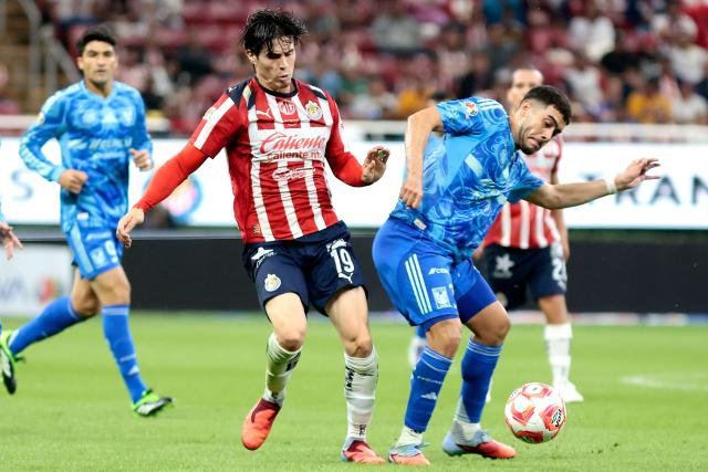 Guadalajara's defender #19 Diego Campillo and Tigres' midfielder #34 Bernardo Parra fight for the ball during the Liga MX Apertura football tournament match between Guadalajara and Tigres at the Akron Stadium in Zapopan, Jalisco state, Mexico on September 17, 2025. (Photo by Ulises Ruiz / AFP)