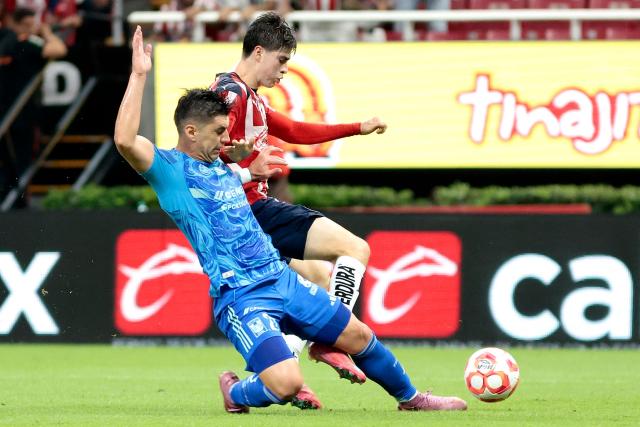 Tigres' defender #27 Jesus Angulo and Guadalajara's forward #34 Armando Gonzalez fight for the ball during the Liga MX Apertura football tournament match between Guadalajara and Tigres at the Akron Stadium in Zapopan, Jalisco state, Mexico on September 17, 2025. (Photo by Ulises Ruiz / AFP)