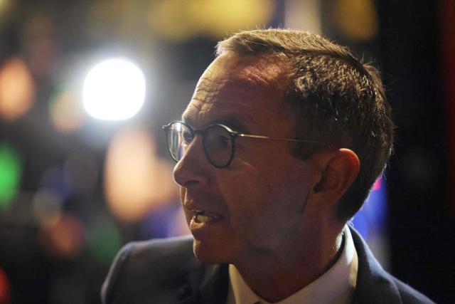 France's Minister of the Interior Bruno Retailleau (R) speaks to the press after meeting with police officers at Porte d'Orléans in Paris on September 18, 2025, prior to a day of nationwide strikes and protests called by unions over France's national budget. France is bracing for a day of nationwide protests on September 18, 2025, with a source close to the authorities saying some 800,000 people are expected to take to the streets. In a rare show of unity, trade unions have urged French people to strike in protest at the authorities' "horror show" draft budget designed to reduce France's ballooning debt. (Photo by Ludovic MARIN / AFP)