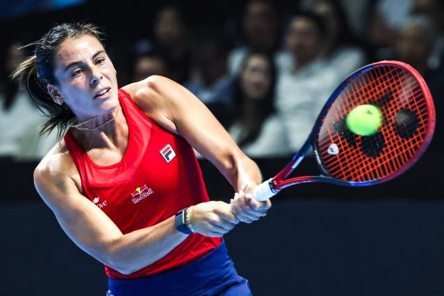 USA's Emma Navarro hits a return against Kazakhstan's Yulia Putintseva during their women’s singles tennis match at the Billie Jean King Cup quarter-finals in Shenzhen, China’s southern Guangdong province on September 18, 2025. (Photo by AFP) / China OUT