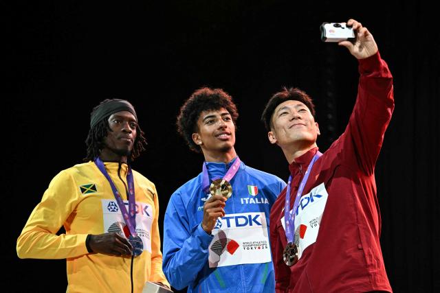 (L-R) Silver medallist Jamaica's athlete Tajay Gayle, gold medallist Italy's athlete Mattia Furlani and bronze medallist China's athlete Shi Yuhao pose with their medals on the podium for the men's long jump final during the World Athletics Championships in Tokyo on September 18, 2025. (Photo by Philip FONG / AFP)