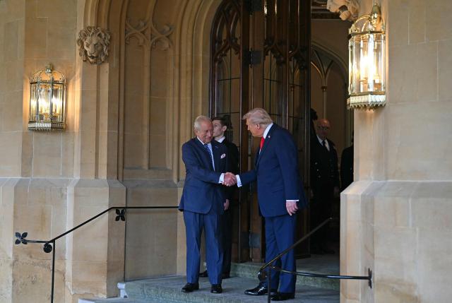 Britain's King Charles III a shakes hands with US President Donald Trump as he bids him a formal farewell, at Windsor Castle, in Windsor, on September 18, 2025, on the second day of his second State Visit. After the royal hospitality and pageantry, US President Donald Trump's unprecedented second state visit to the UK takes a serious turn on Thursday when he is hosted by Prime Minister Keir Starmer for wide-ranging talks. Starmer will greet Trump on the second day of the visit at his country residence, Chequers, with pressing issues such as trade, Ukraine and Gaza on the agenda. (Photo by ANDREW CABALLERO-REYNOLDS / AFP)