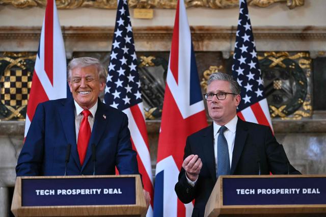US President Donald Trump (L) gestures as Britain's Prime Minister Keir Starmer speaks during a joint press conference following their meeting at Chequers, in Aylesbury, central England, on September 18, 2025, on the second day of the US President's second State Visit. After the royal hospitality and pageantry, US President Donald Trump's unprecedented second state visit to the UK takes a serious turn on Thursday when he is hosted by Prime Minister Keir Starmer for wide-ranging talks. (Photo by ANDREW CABALLERO-REYNOLDS / AFP)