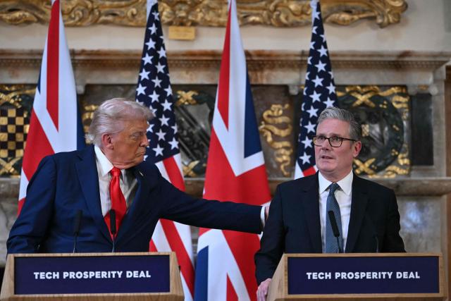 US President Donald Trump (L) gestures as Britain's Prime Minister Keir Starmer speaks during a joint press conference following their meeting at Chequers, in Aylesbury, central England, on September 18, 2025, on the second day of the US President's second State Visit. After the royal hospitality and pageantry, US President Donald Trump's unprecedented second state visit to the UK takes a serious turn on Thursday when he is hosted by Prime Minister Keir Starmer for wide-ranging talks. (Photo by ANDREW CABALLERO-REYNOLDS / AFP)