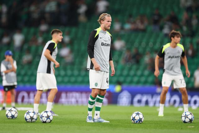 Sporting Lisbon's Danish midfielder #42 Morten Hjulmand (C) warms up during the UEFA Champions League first round day 1 football match between Sporting CP and Kairat Almaty at Alvalade stadium in Lisbon on September 18, 2025. (Photo by PATRICIA DE MELO MOREIRA / AFP)