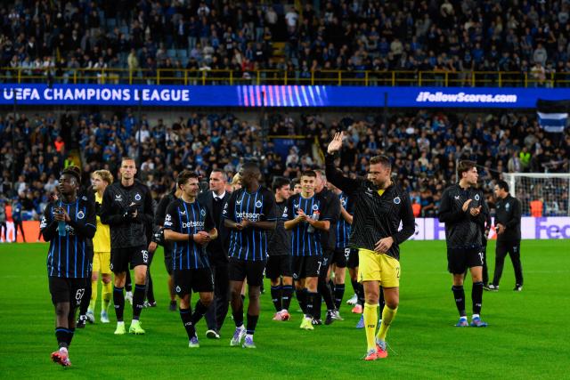 Club Brugge's Belgian goalkeeper #22 Simon Mignolet and his teammates celebrate after winning the UEFA Champions League first round day 1 football match between Club Brugge and AS Monaco at Jan Breydelstadion stadium, in Bruges, on September 18, 2025. (Photo by JOHN THYS / AFP)