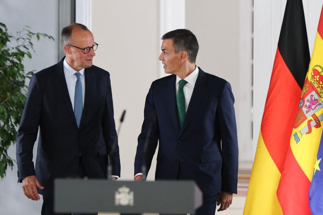 Spain's Prime Minister Pedro Sanchez (R) arrives next to German Chancellor Friedrich Merz for a joint press conference at the Moncloa Palace in Madrid on September 18, 2025. (Photo by Thomas COEX / AFP)