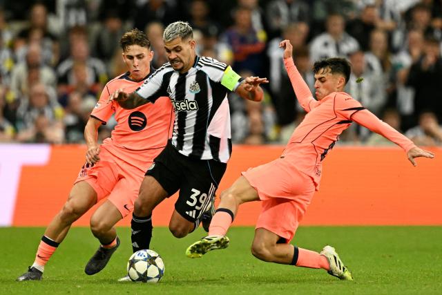 Newcastle's Brazilian midfielder #39 Bruno Guimaraes controls the ball as he is challenged by Barcelona's Spanish midfielder #08 Pedri (R) during the UEFA Champions League first round football match between Newcastle United FC and FC Barcelona at St James' Park in London, on September 18, 2025. (Photo by Oli SCARFF / AFP)