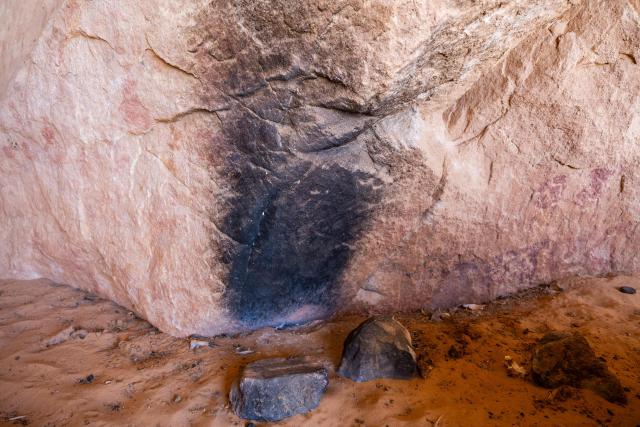 A general view where fire has damaged the walls at the Garoa Hallagana rock art site, in Ennedi Ouest province, Chad, on July 10, 2025. A five-day scientific mission, conducted at the end of July, thirty kilometers from Fada, brought together Chadian archaeologists and geologists from the universities of N'Djamena and Abeche.
The objective: to lay "the first milestone" in the chronological markers of the ancient occupation of the Ennedi region, the researcher asserts.
The Ennedi Natural and Cultural Reserve (RNCE), created in 2018 in this Chadian province, at the crossroads with Libya and Sudan, is home to a rich archaeological heritage.
Across a sanctuary spanning more than 50,000 square kilometers, tens of thousands of rock engravings and paintings adorn the rock faces.
Following the inscription of the RNCE on the World Heritage List in 2016, the Chadian government entrusted its co-management to the South African NGO African Parks for fifteen years. (Photo by Joris Bolomey / AFP)