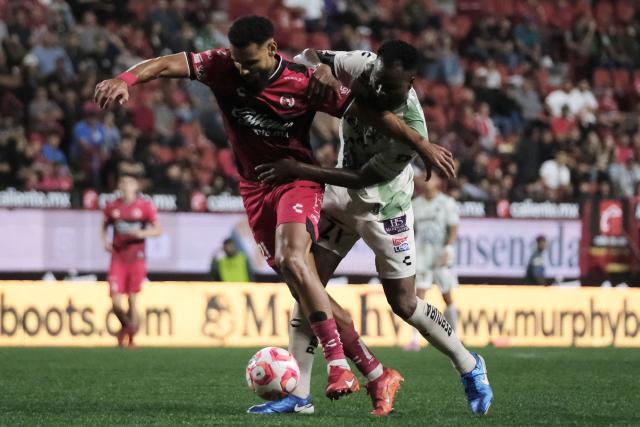 Tijuana's Spanish forward #21 Mourad El Ghezouani and Leon's Colombian defender #21 Jaine Barreiro fight for the ball during the Liga MX Apertura tournament football match between Tijuana and Leon at the Caliente Stadium in Tijuana, Baja California, Mexico on September 19, 2025. (Photo by Guillermo Arias / AFP)