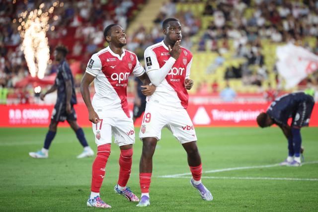 Monaco's French forward #19 George Ilenikhena (R) celebrates with Monaco's Belgian midfielder #17 Stanis Idumbo (L) after scoring Monaco's fifth goal during the French L1 football match between AS Monaco and FC Metz at the Louis II Stadium (Stade Louis II) in the Principality of Monaco, on September 21, 2025. (Photo by Valery HACHE / AFP)