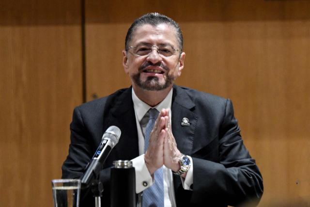 (FILES) Costa Rica's President Rodrigo Chaves gestures during his appearance before the Special Commission for the Lifting of Immunity of Members of the Legislative Assembly in San Jose on August 22, 2025. Chaves survived a vote in Congress on stripping him of his immunity so that he could be tried for corruption. on September 22, 2025. The motion to remove his immunity garnered 34 votes in favor to 21 against, falling four votes short of the 38 votes needed for the motion to pass in the 57-seat unicameral legislature. (Photo by Ezequiel BECERRA / AFP)