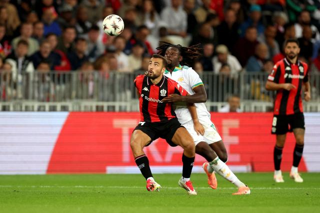 Nice's Belgian midfielder #24 Charles Vanhoutte (R) fights for the ball with Roma's French midfielder #17 Manu Kone (R)  during the UEFA Europa League 1st round day football match between OGC Nice and AS Rome at the Allianz Riviera Stadium in Nice, south-eastern France, on September 24, 2025. (Photo by Valery HACHE / AFP)