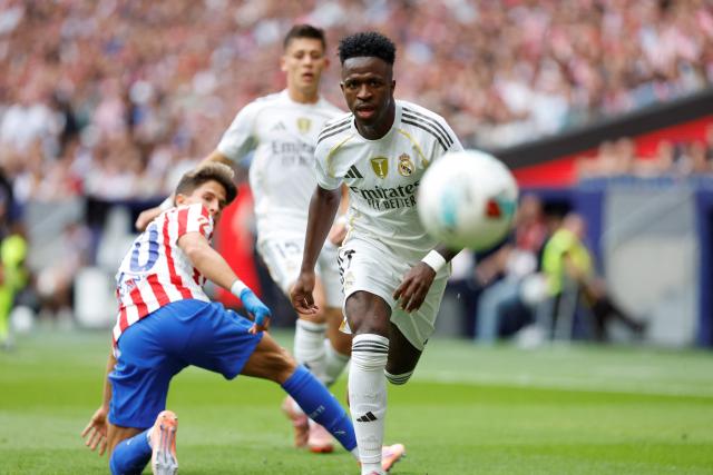 Real Madrid's Brazilian forward #07 Vinicius Junior eyes the ball during the Spanish league football match between Club Atletico de Madrid and Real Madrid CF at the Metropolitano stadium in Madrid on September 27, 2025. (Photo by Oscar DEL POZO / AFP)