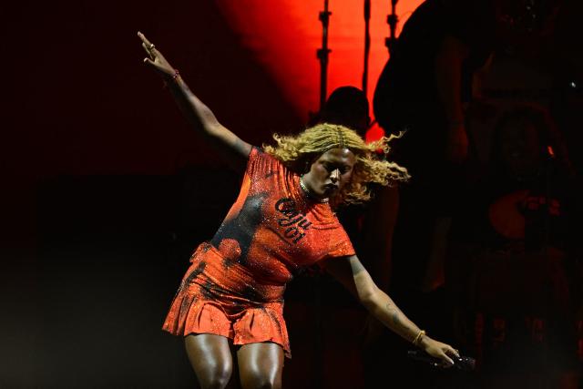 Brazilian singer and songwriter Liniker performs during the Doce Maravilha music festival at the Jockey Club of Rio de Janeiro, Brazil on September 28, 2025. (Photo by Pablo PORCIUNCULA / AFP)