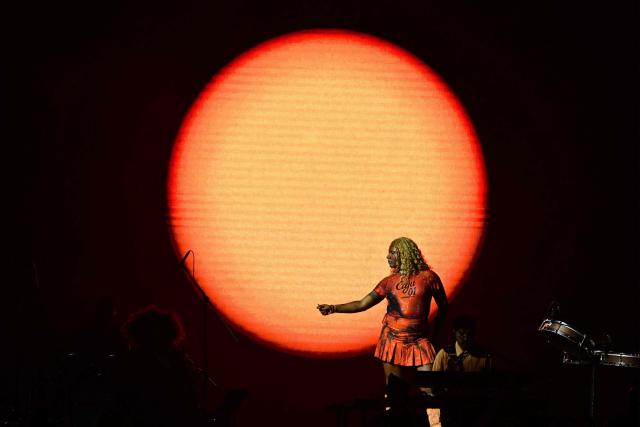 Brazilian singer and songwriter Liniker performs during the Doce Maravilha music festival at the Jockey Club of Rio de Janeiro, Brazil on September 28, 2025. (Photo by Pablo PORCIUNCULA / AFP)