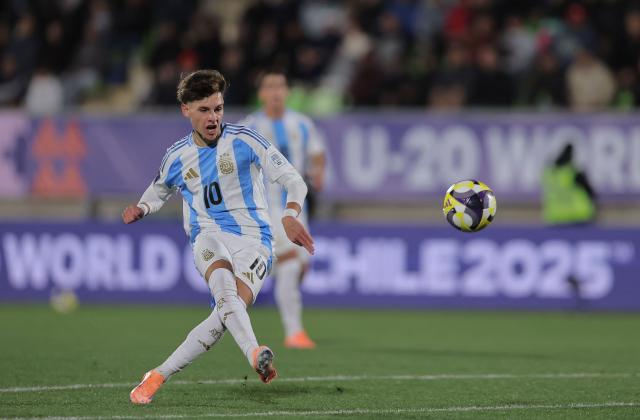 Argentina's midfielder #10 Alvaro Montoro kicks the ball during the 2025 FIFA U20 World Cup football match between Cuba and Argentina at the Elias Figueroa Stadium in Valparaiso, Chile on September 28, 2025. (Photo by Javier TORRES / AFP)