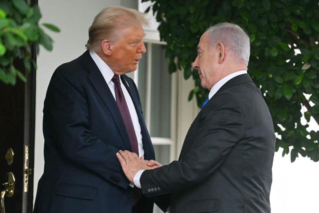 US President Donald Trump greets Israeli Prime Minister Benjamin Netanyahu as he arrives at the West Wing of the White House in Washington, DC on September 29, 2025. US President Donald Trump will push Israeli Prime Minister Benjamin Netanyahu to agree to an elusive Gaza peace plan on Monday in high-stakes talks at the White House. (Photo by Jim WATSON / AFP)