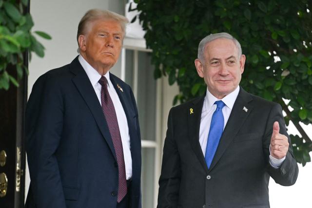 US President Donald Trump greets Israeli Prime Minister Benjamin Netanyahu as he arrives at the West Wing of the White House in Washington, DC on September 29, 2025. US President Donald Trump will push Israeli Prime Minister Benjamin Netanyahu to agree to an elusive Gaza peace plan on Monday in high-stakes talks at the White House. (Photo by Jim WATSON / AFP)