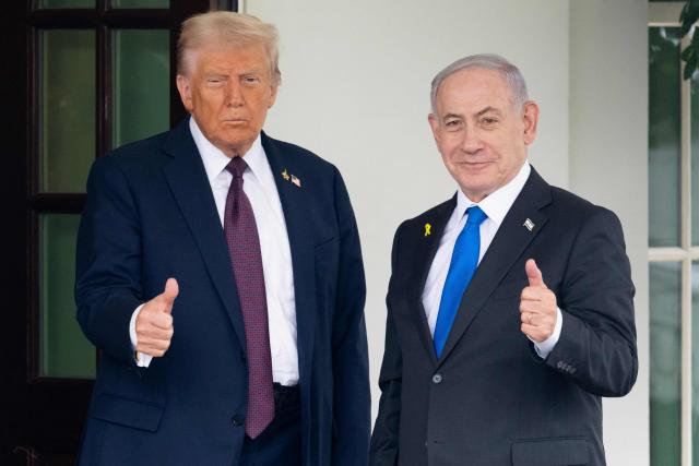 US President Donald Trump greets Israeli Prime Minister Benjamin Netanyahu as he arrives at the West Wing of the White House in Washington, DC on September 29, 2025. US President Donald Trump will push Israeli Prime Minister Benjamin Netanyahu to agree to an elusive Gaza peace plan on Monday in high-stakes talks at the White House. (Photo by SAUL LOEB / AFP)
