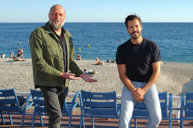 French actor Laurent Lafitte (R) and Belgian actor François Damiens pose during a photocall for the movie "T'as pas changé" as part of Cineroman film festival, on the "Promenade des anglais" in Nice, on September 29, 2025. (Photo by Valery HACHE / AFP)