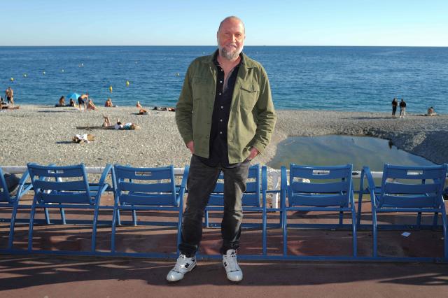 Belgian actor François Damiens poses during a photocall for the movie "T'as pas changé" as part of Cineroman film festival, on the "Promenade des anglais" in Nice, on September 29, 2025. (Photo by Valery HACHE / AFP)