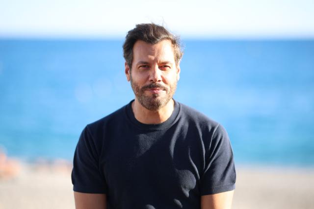 French actor Laurent Lafitte poses during a photocall for the movie "T'as pas changé" as part of Cineroman film festival, on the "Promenade des anglais" in Nice, on September 29, 2025. (Photo by Valery HACHE / AFP)