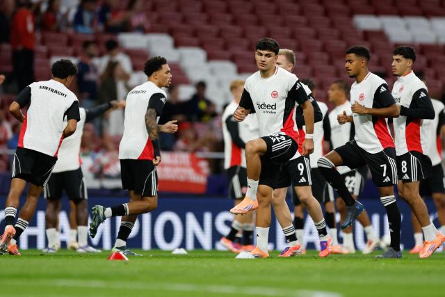 Eintracht Frankfurt players warm up before the UEFA Champions League, league Phase - matchday 2 football match between Club Atletico de Madrid and Eintracht Frankfurt at the Metropolitano stadium in Madrid on September 30, 2025. (Photo by Oscar DEL POZO / AFP)