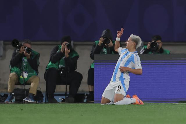 Argentina's forward #11 Ian Subiabre celebrates scoring his team's third goal during the 2025 FIFA U-20 World Cup football match between Argentina and Australia at the Elias Figueroa Stadium in Valparaiso, Chile on October 1, 2025. (Photo by Javier TORRES / AFP)